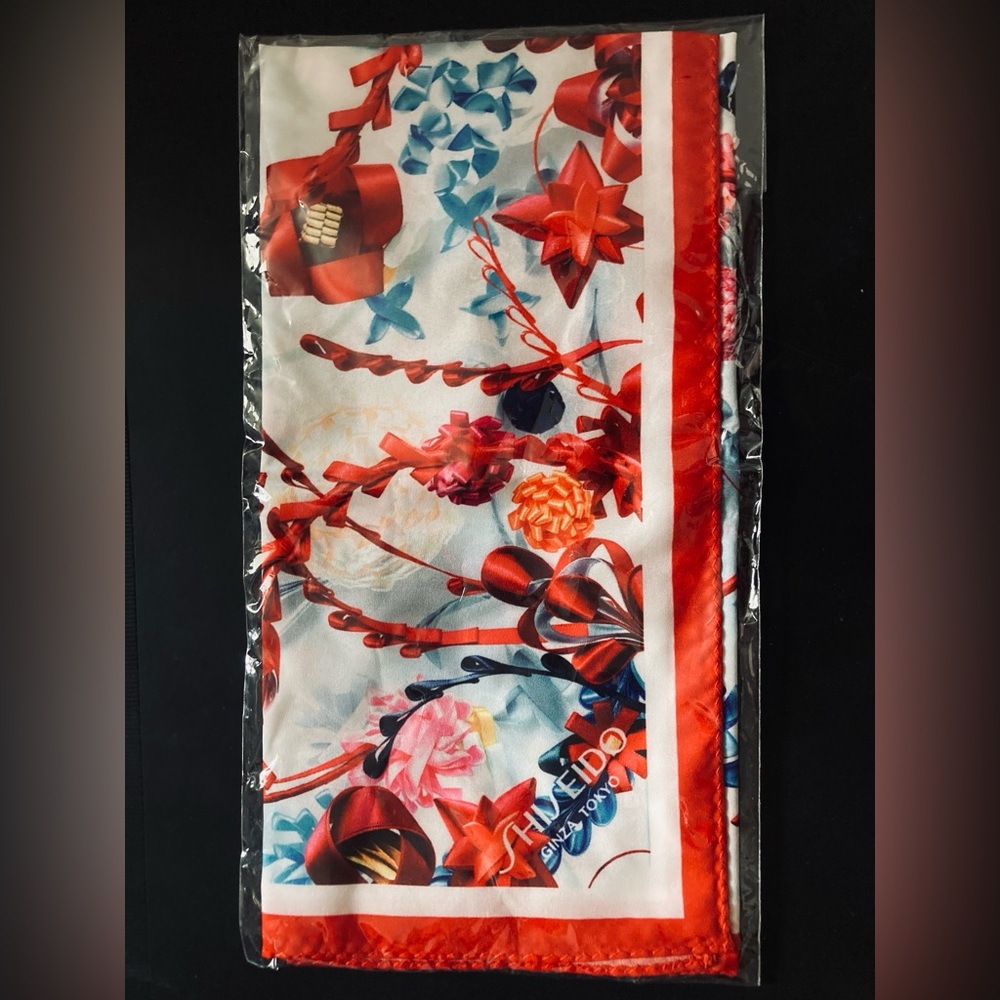 SHISEIDO - Scarf
